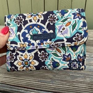 Vera Bradley Lisburn medallion Cool RFID Woman Wallet